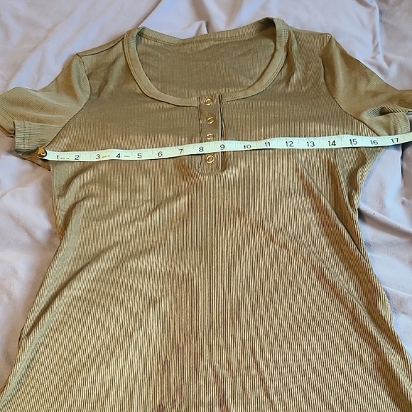 Army Green Women's Top Medium Ribbed Knit 1/4 Snap Front NWOT - Picture 5 of 8